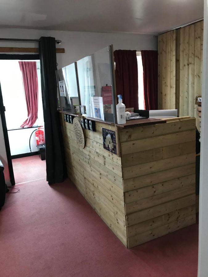 Finn Mccools Giants Causeway Hostel Бушмилс Екстериор снимка